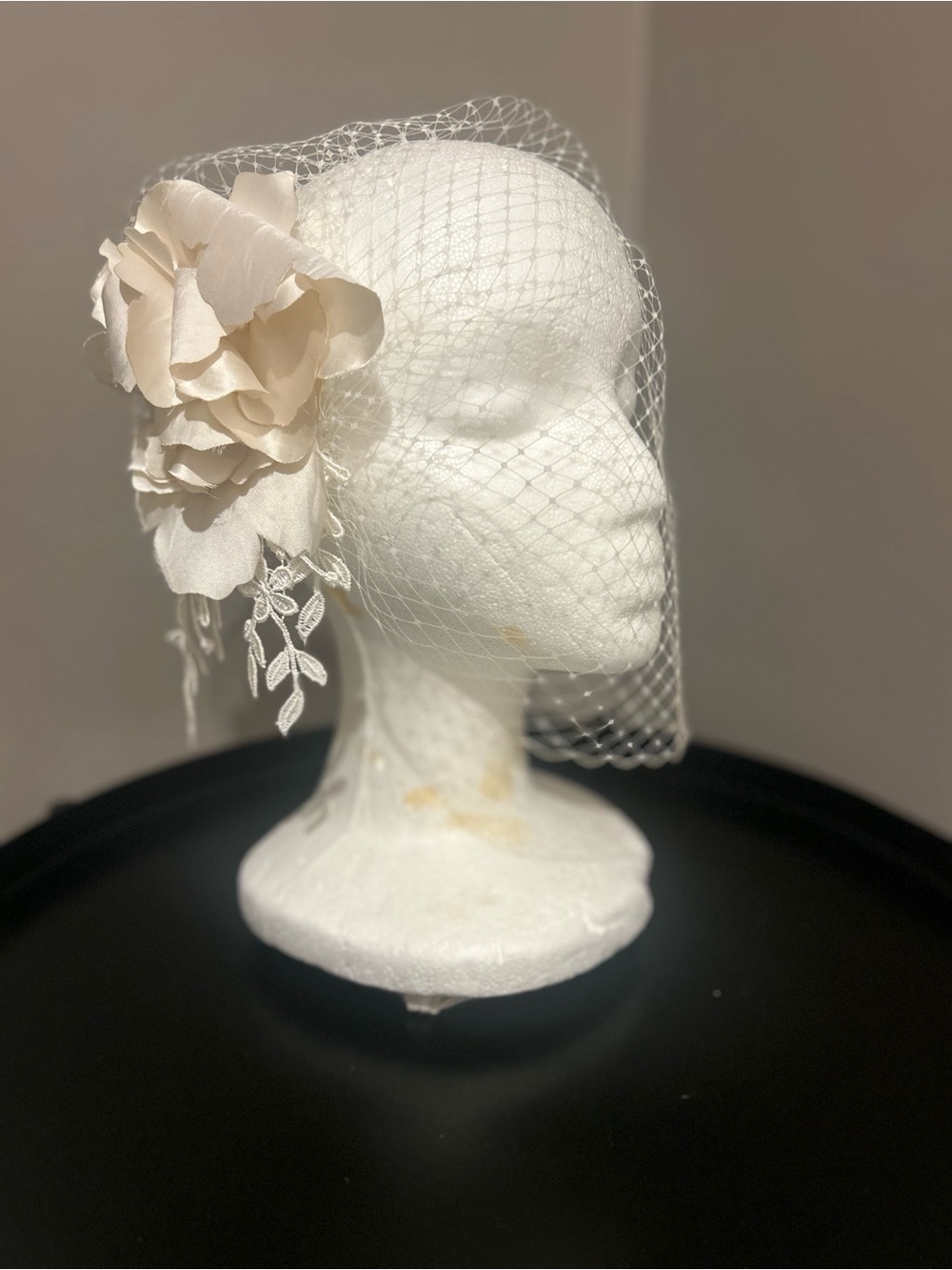 Ivory Floral Veil Headpiece - Elegant Bridal Hair Accessory